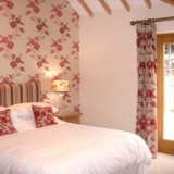 Bedroom - Contemporary decor with en-suite shower room